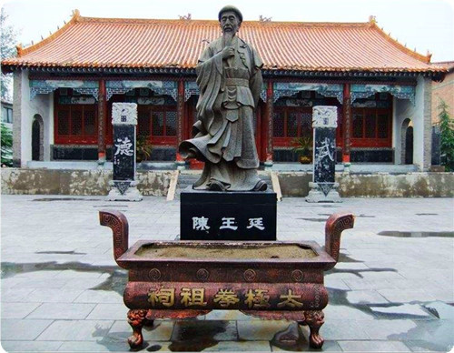 陳王廷の銅像
